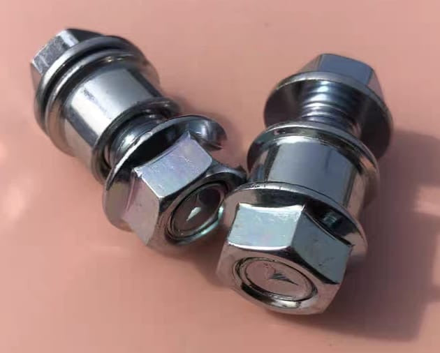 Axle Bolt and Nut Set