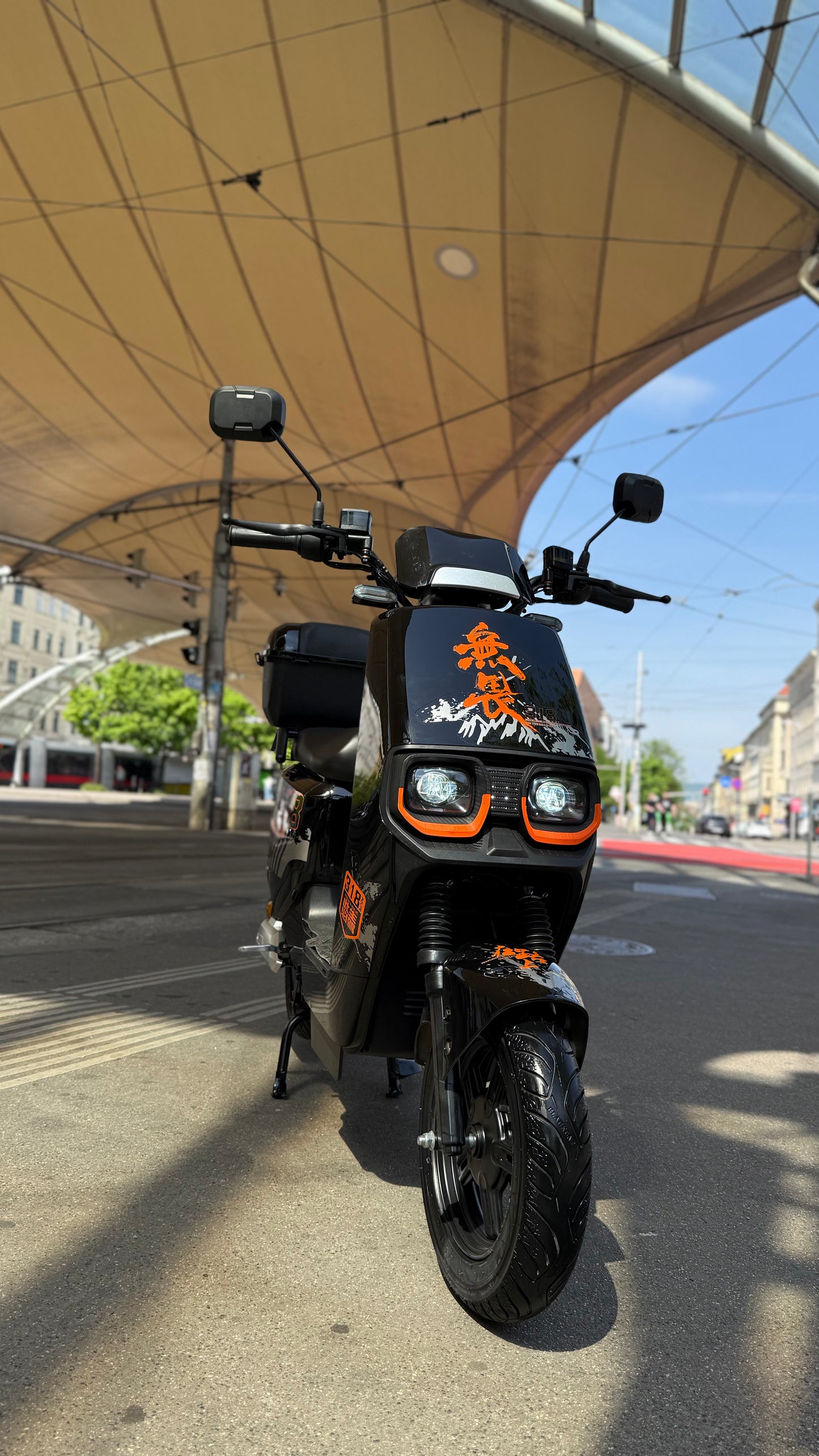 318 Schwarz